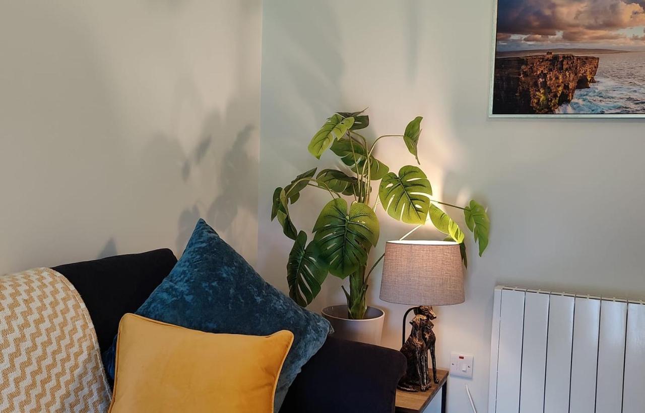 Butterfly Guesthouse - Entire Home Within 5Km Of Galway City Esterno foto