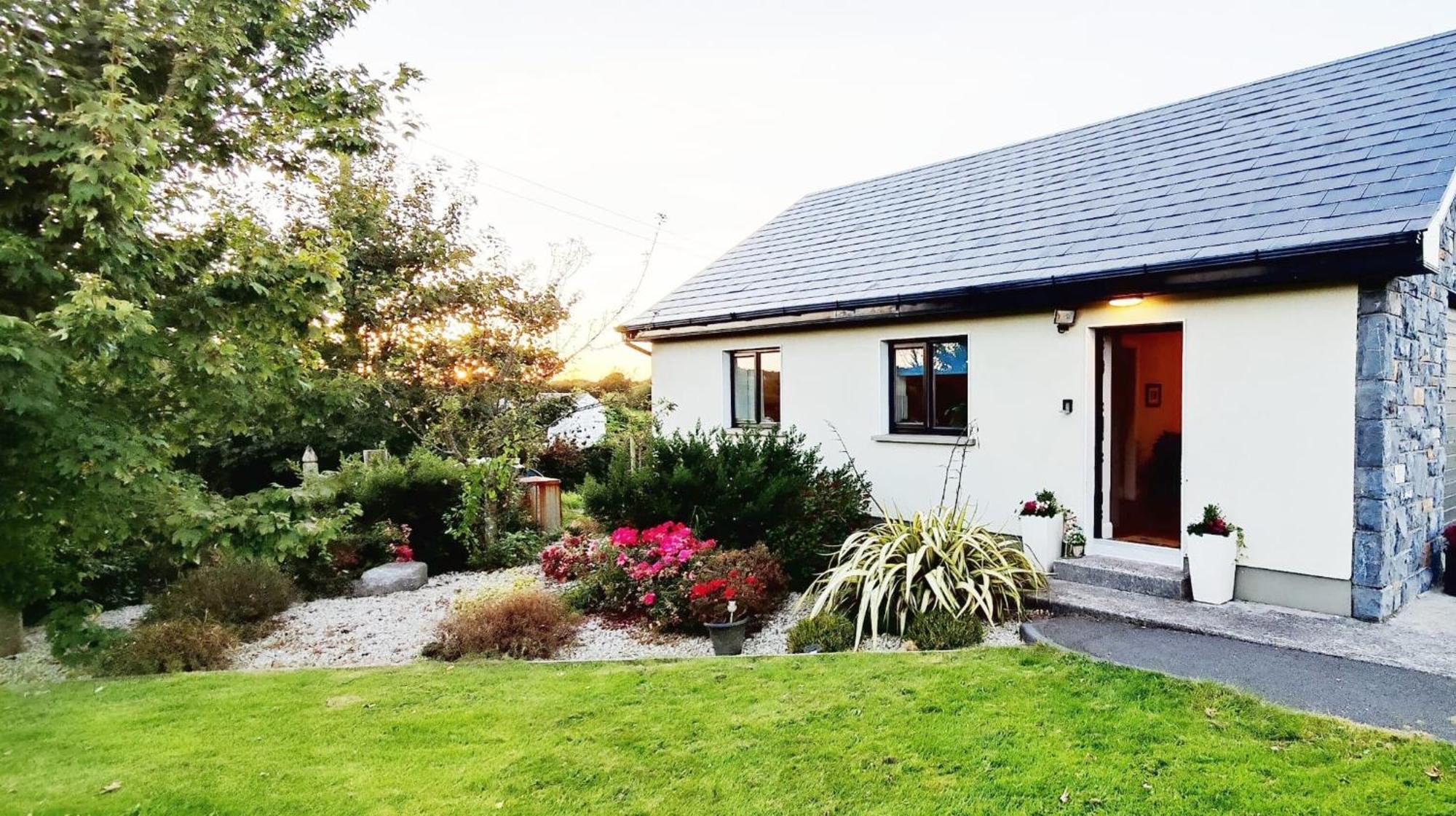 Butterfly Guesthouse - Entire Home Within 5Km Of Galway City Esterno foto